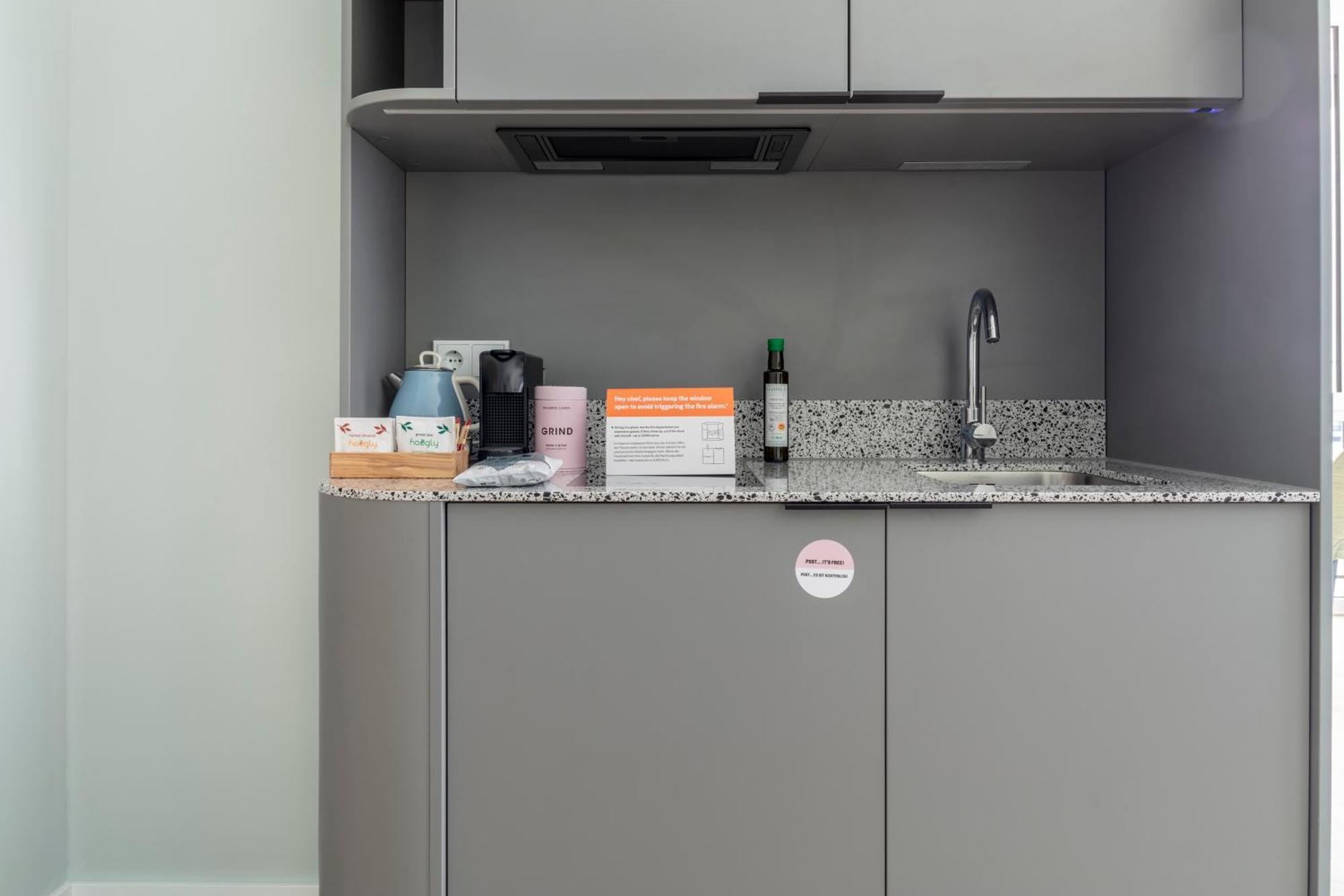 Large Studio Kitchenette Accessible,1547301367:JPEG